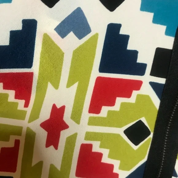 NWT Graphic Print Top by Monteau - Picture 3 of 4